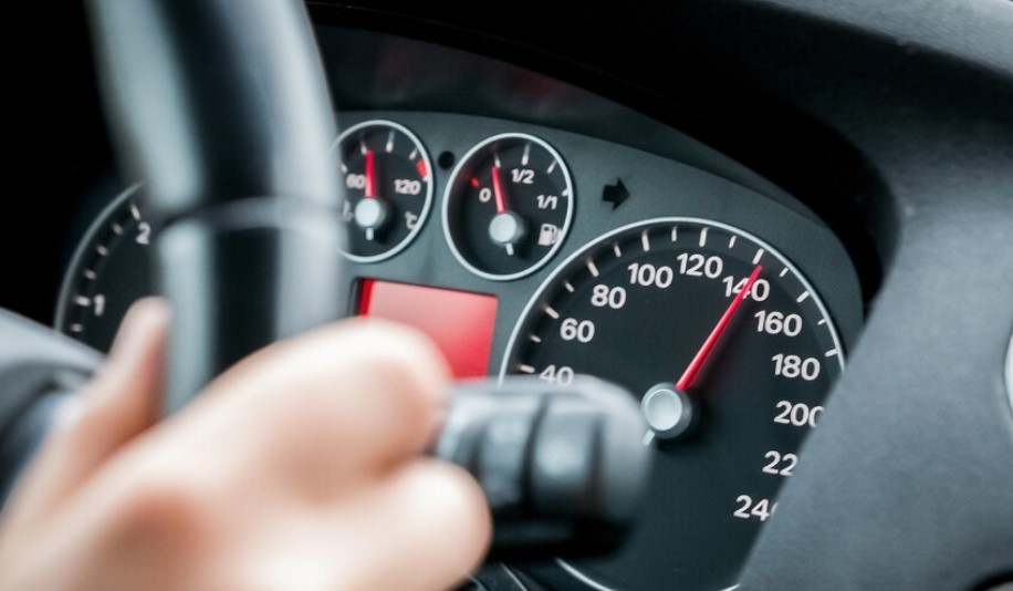 Тричленен състав на Върховния административен съд отмени забраната за водачите